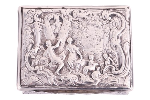 Lot 281 - A George II silver snuff box by William...