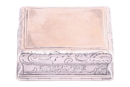 Lot 281 - A George II silver snuff box by William...
