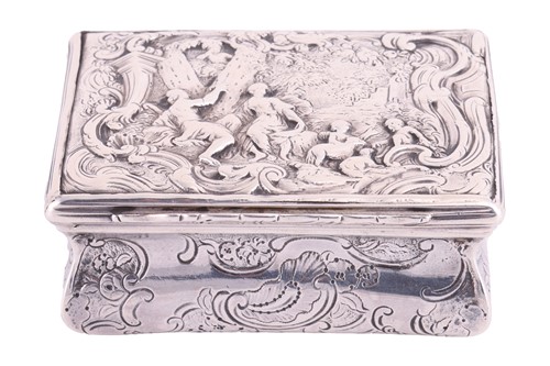 Lot 281 - A George II silver snuff box by William...