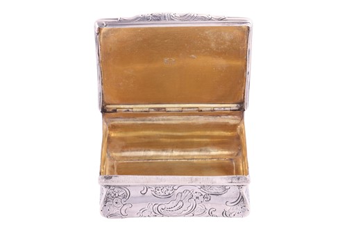 Lot 281 - A George II silver snuff box by William...