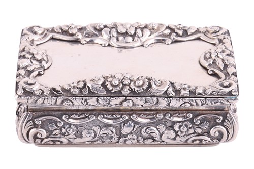 Lot 285 - A Victorian silver snuff box by Nathaniel...