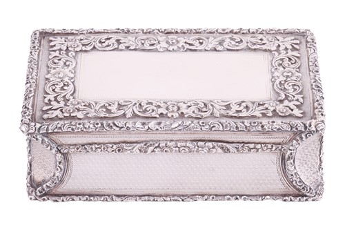 Lot 277 - A William IV silver table snuff box by Thomas...