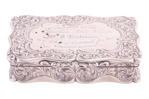 Lot 218 - A Victorian silver snuff box by Edward Smith,...