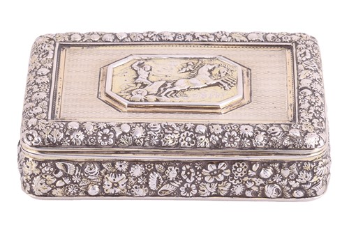 Lot 274 - A George III silver snuff box by Daniel...