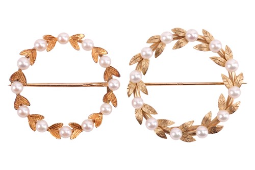 Lot 42 - Two 9ct gold seed pearl wreath brooches, each...