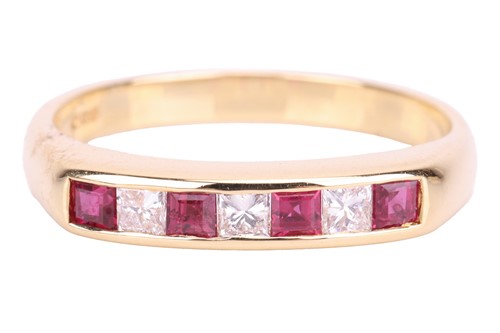 Lot 142 - A ruby and diamond-set ring, featuring seven...