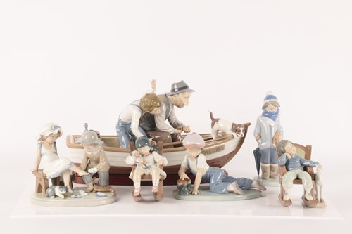 Lot 72 - Lladro: A collection of figurines, comprising...