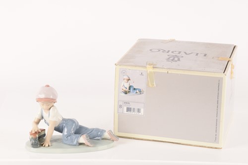 Lot 72 - Lladro: A collection of figurines, comprising...