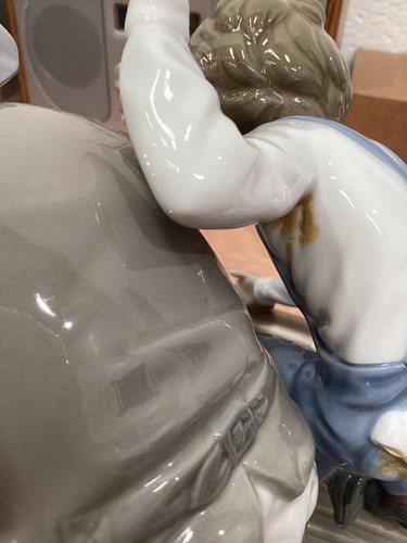 Lot 72 - Lladro: A collection of figurines, comprising...