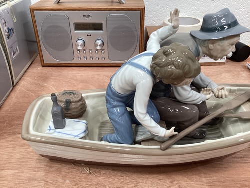 Lot 72 - Lladro: A collection of figurines, comprising...