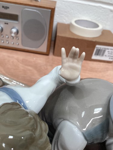 Lot 72 - Lladro: A collection of figurines, comprising...