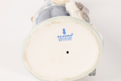 Lot 72 - Lladro: A collection of figurines, comprising...