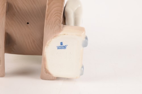 Lot 72 - Lladro: A collection of figurines, comprising...