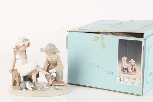 Lot 72 - Lladro: A collection of figurines, comprising...