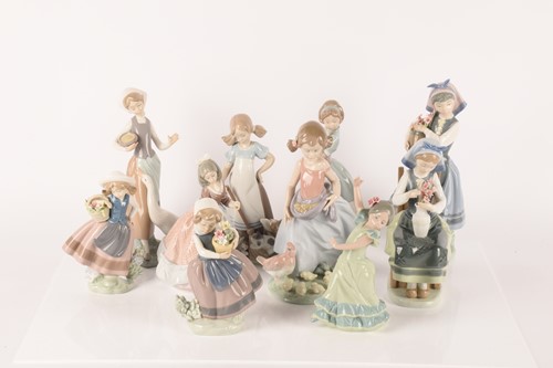 Lot 94 - Lladro: A large collection of figurines...