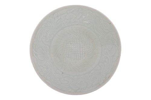 Lot A large Chinese celadon circular charger, late...