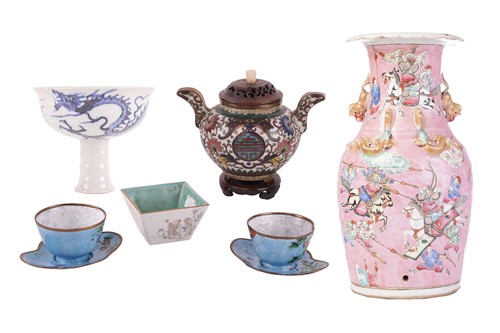 Lot 149 - A large Chinese Famille Rose Porcelain...