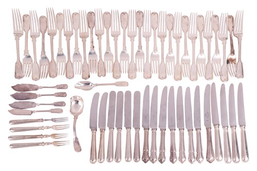 Lot 119 - Aspreys silver flatware in fiddle and thread...
