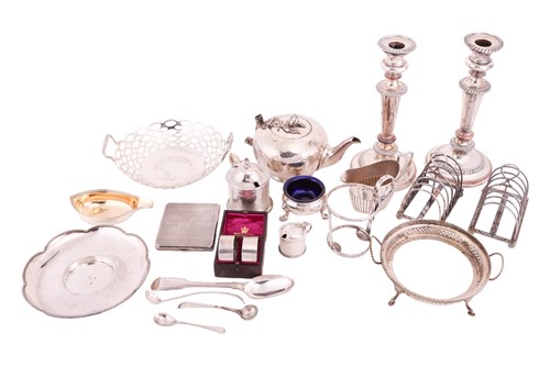 Lot 9 - A miscellaneous collection of silver items; to...
