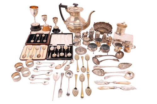 Lot 139 - A mixed collection of silver comprising a...