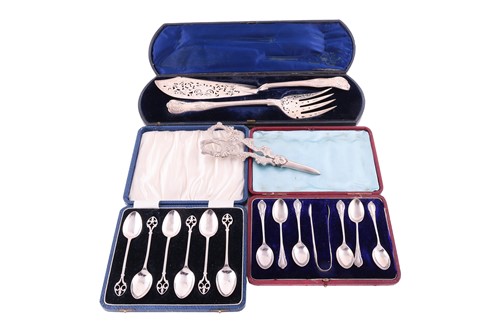 Lot 19 - A cased pair of King's pattern fish servers by...