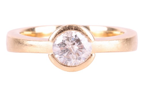 Lot 22 - A diamond solitaire ring, set with a round...