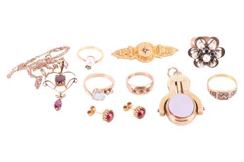 Lot 50 - A collection of jewellery; including a seed...