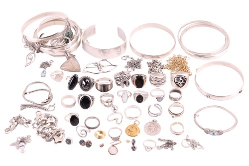 Lot 36 - A small mixed collection of white metal...