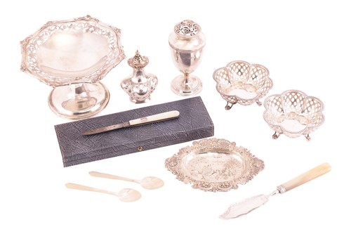 Lot 80 - A George III silver master butter knife with a...