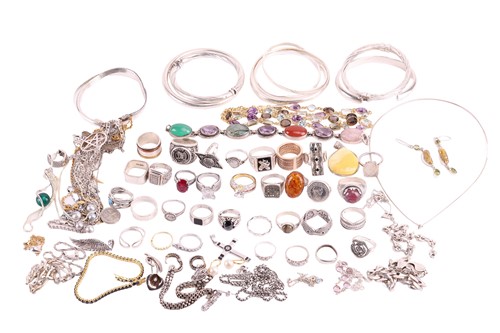Lot 38 - A collection of white metal jewellery items;...