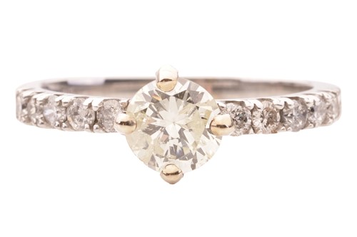 Lot 34 - A diamond solitaire ring, featuring a round...