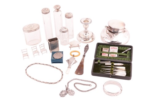 Lot 93 - A quantity of items to include a...