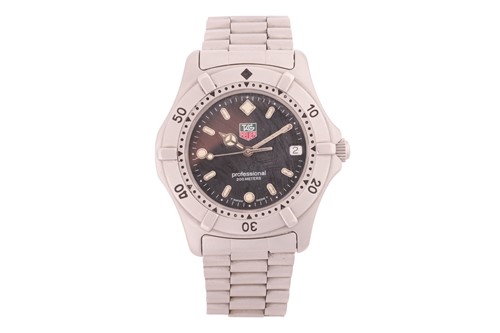 Lot 184 - A Tag Heuer Professional 200m watch. Model:...