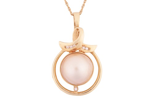 Lot 81 - A mabé pearl and diamond set pendant on chain,...