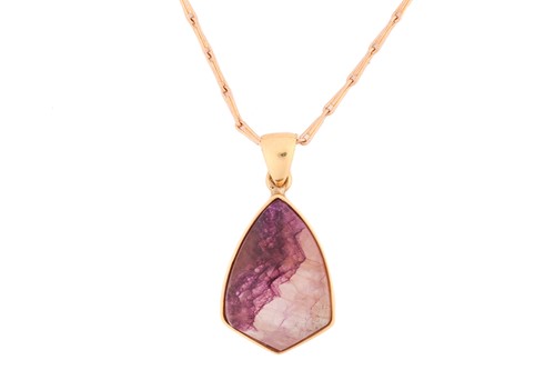 Lot 96 - A Blue John doublet pendant on chain,...