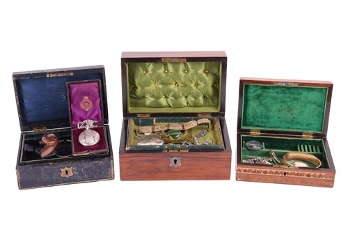 Lot 168 - A collection of jewellery; including a ladies...