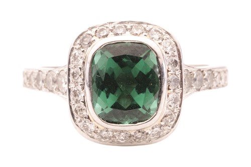 Lot 49 - A green tourmaline and diamond cluster ring,...