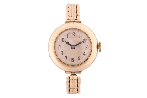 Lot 206 - A 9ct gold lady's dress watch, featuring a...