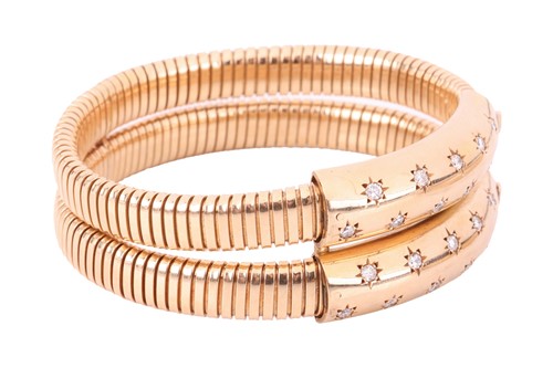 Lot 124 - A diamond set necklace and bracelet suite, the...