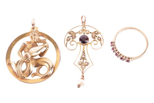 Lot 145 - A collection of jewellery items comprising an...