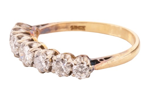 Lot 29 - A seven-stone diamond ring, featuring seven...