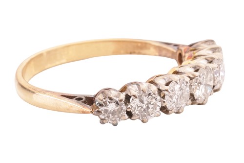Lot 29 - A seven-stone diamond ring, featuring seven...