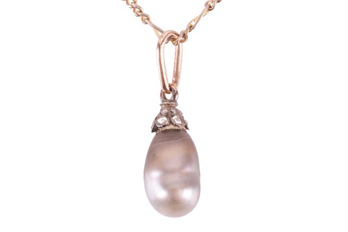 Lot 140 - A Tahitian pearl pendant on chain, the...
