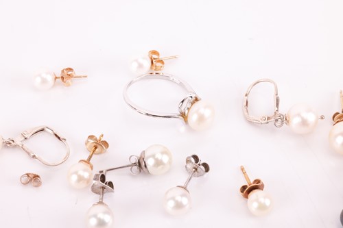 Lot 156 - A collection of cultured pearl jewellery;...