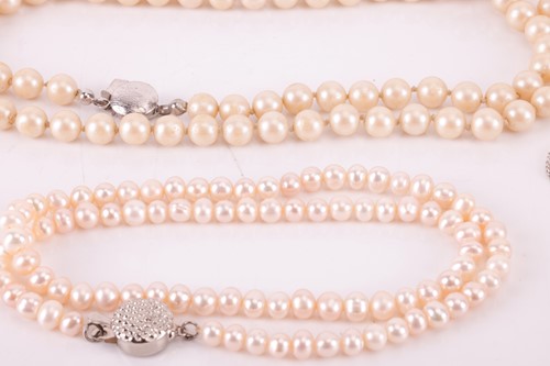 Lot 156 - A collection of cultured pearl jewellery;...