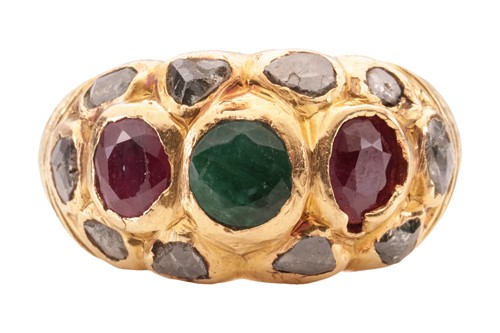 Lot 147 - A gem set yellow metal ring, featuring...
