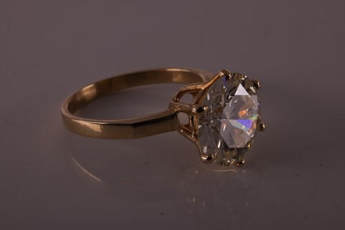 Lot 95 - A diamond solitaire ring, featuring a...