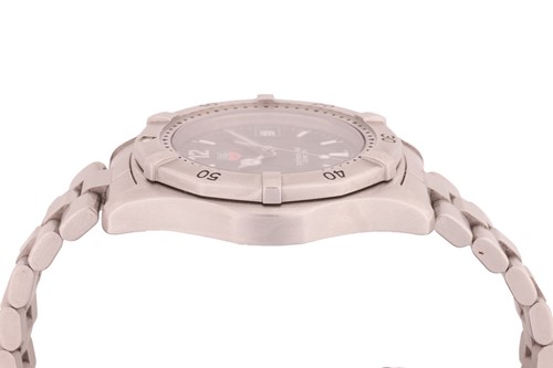 Lot 180 - Tag Heuer 2000 Professional 200m steel watch....