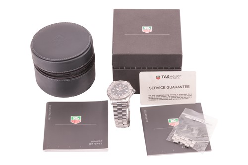 Lot 180 - Tag Heuer 2000 Professional 200m steel watch....