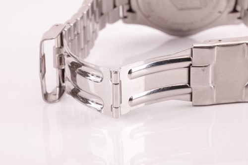 Lot 180 - Tag Heuer 2000 Professional 200m steel watch....